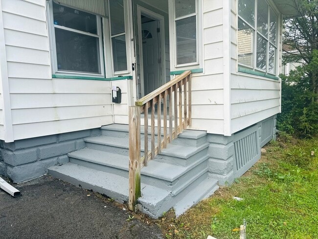 377 Avis St in Rochester, NY - Building Photo - Building Photo