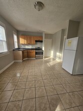 649 First Ave, Unit 2 in West Haven, CT - Foto de edificio - Building Photo