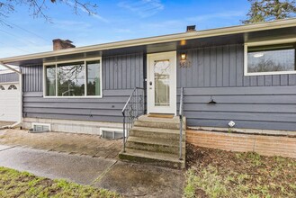 9518 Farwest Dr SW in Lakewood, WA - Building Photo - Building Photo