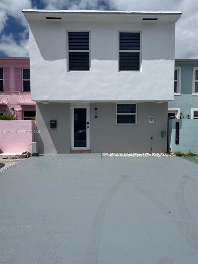 1373 W 69th St in Hialeah, FL - Building Photo - Building Photo