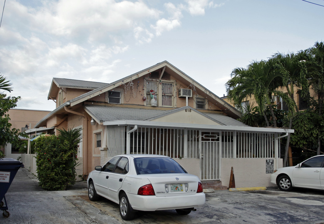 618 SW 13th Ave in Miami, FL - Building Photo