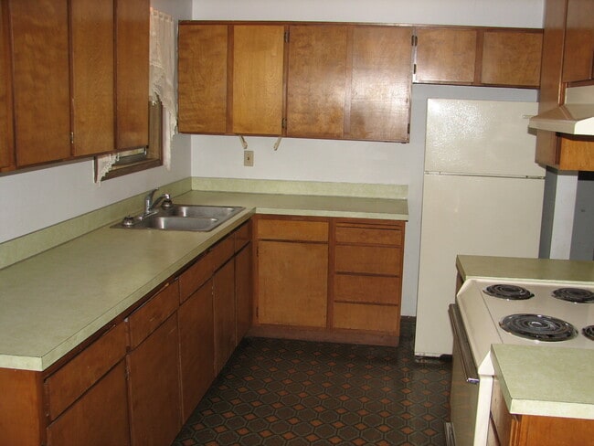 860 NE Court St in Prineville, OR - Building Photo - Building Photo