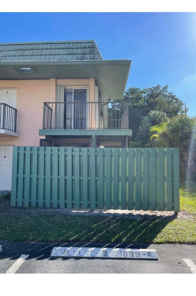 1839 Fairview Villas Dr, Unit 4 in West Palm Beach, FL - Building Photo - Building Photo