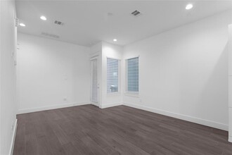 2543 Hollister St in Houston, TX - Building Photo - Building Photo