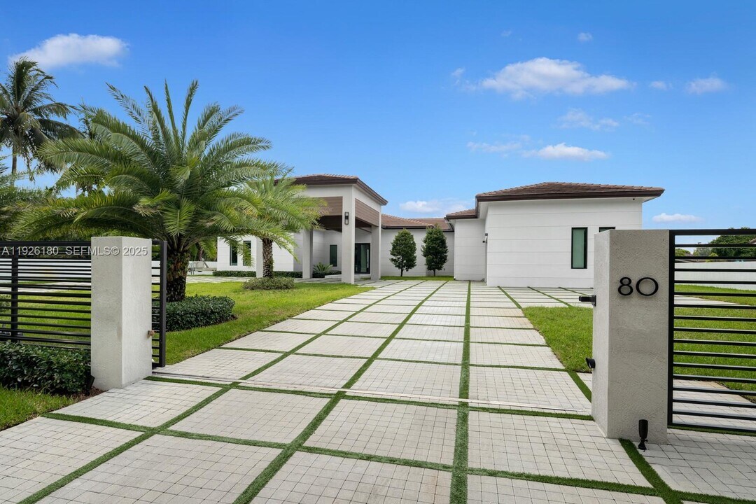 80 NW 129th Ave in Miami, FL - Building Photo