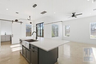 4701 Sara Dr in Austin, TX - Building Photo - Building Photo