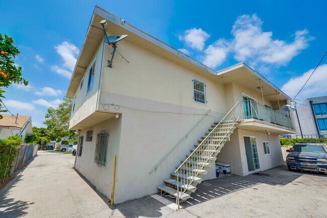 2622 S. Cloverdale Ave in Los Angeles, CA - Building Photo - Building Photo