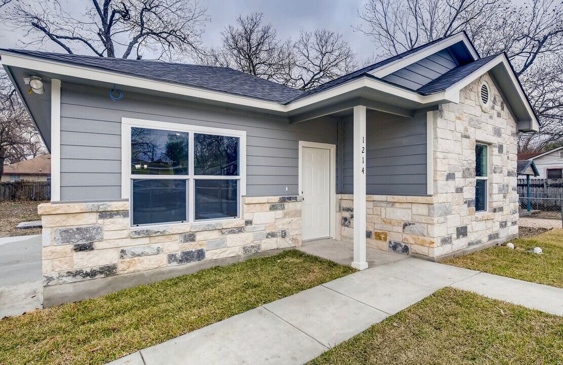 1214 Chalmers Ave in San Antonio, TX - Building Photo