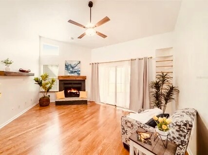 1923 Bayshore Ct in Safety Harbor, FL - Building Photo