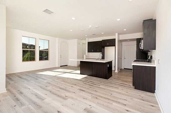 87 Savannah in Lake Forest, CA - Building Photo - Building Photo