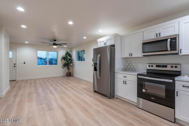 property at 1645 E Monroe St