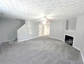 5556 Pineridge Ct in Forest Park, GA - Foto de edificio - Building Photo