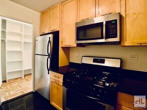 EAST 49 STREET, Unit 3B in New York, NY - Building Photo - Building Photo