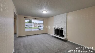 687 SE Barnes Ave in Gresham, OR - Building Photo - Building Photo