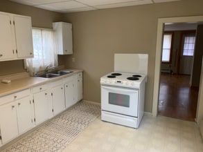 320 Church St in Putnam, CT - Building Photo - Building Photo