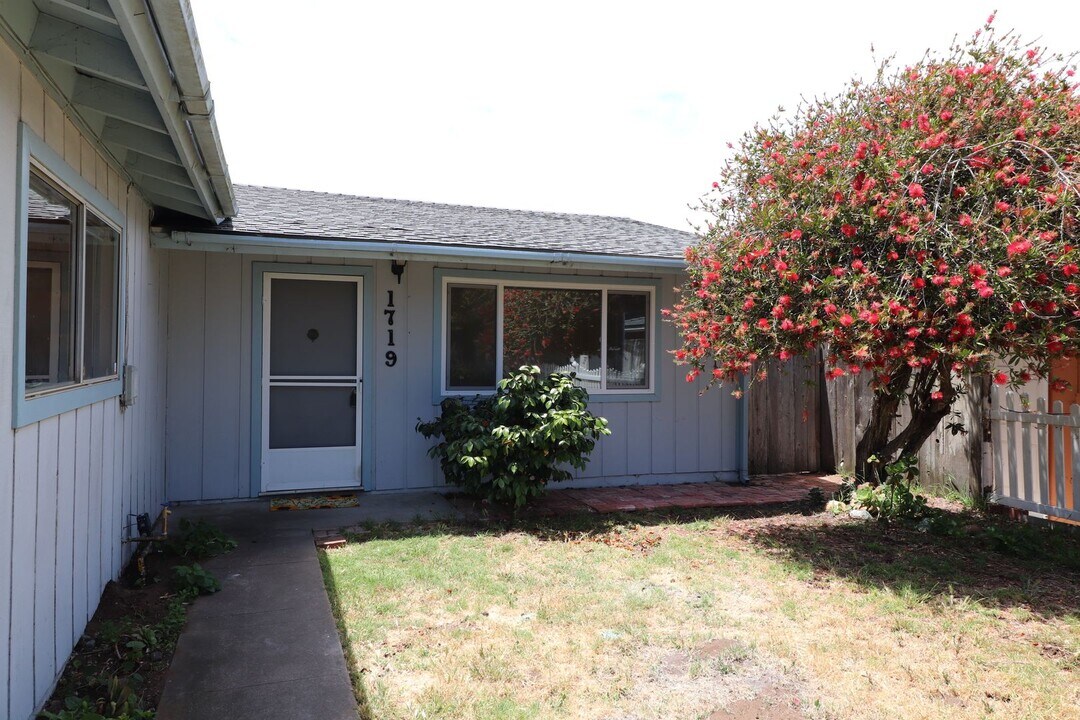 1719 11th St in Los Osos, CA - Building Photo
