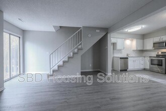 106 NE Dogwood St in Oak Grove, MO - Building Photo - Building Photo