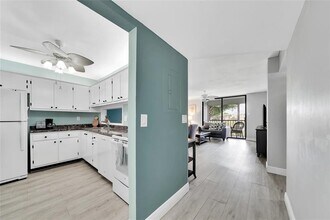 5250 Las Verdes Cir in Delray Beach, FL - Building Photo - Building Photo