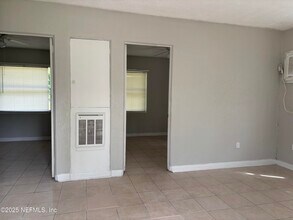 5147 107th St in Jacksonville, FL - Foto de edificio - Building Photo