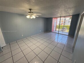 19761 SW 114th Ave in Miami, FL - Building Photo - Building Photo