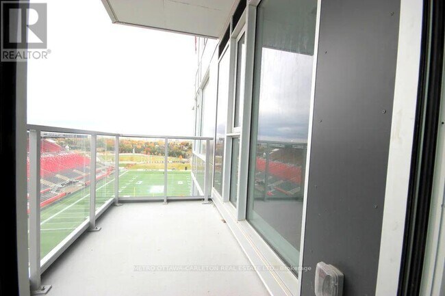 1035 Bank St in Ottawa, ON - Building Photo - Building Photo