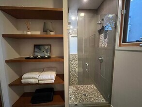 367 Huntley Dr, Unit Guest House in West Hollywood, CA - Building Photo - Building Photo