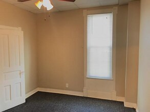 703 W Olive St in Bloomington, IL - Building Photo - Building Photo