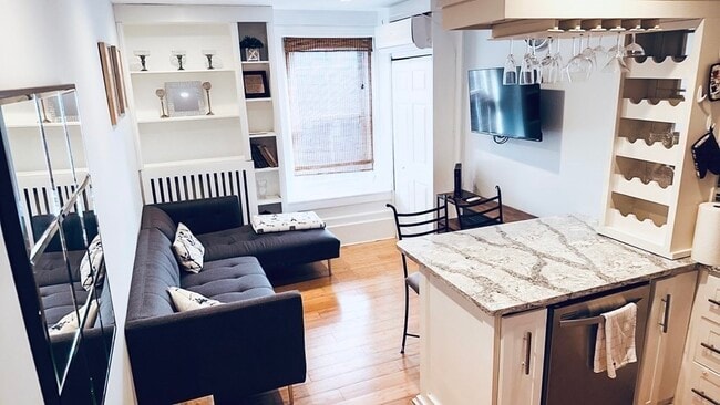 456 Beacon St, Unit 10 in Boston, MA - Building Photo - Building Photo