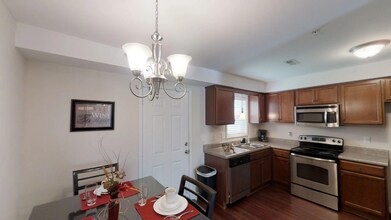 347 Family Lodge Dr in Fayetteville, NC - Building Photo - Building Photo