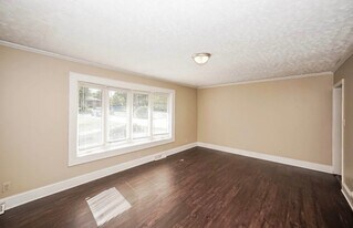 1490 Shore Dr in Bronx, NY - Building Photo