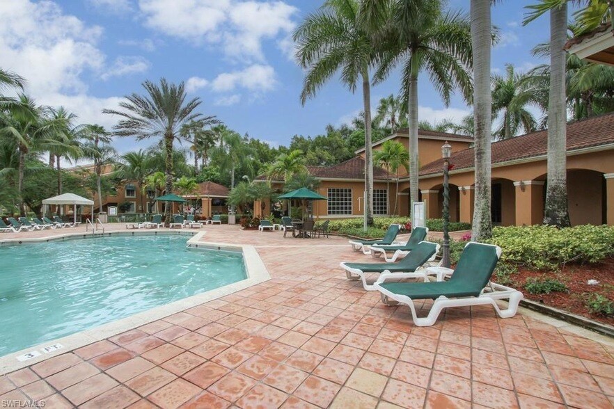 1180 Wildwood Lakes Blvd, Unit 202 in Naples, FL - Foto de edificio