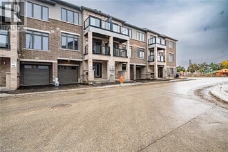 585 Colborne St in Brantford, ON - Building Photo - Building Photo