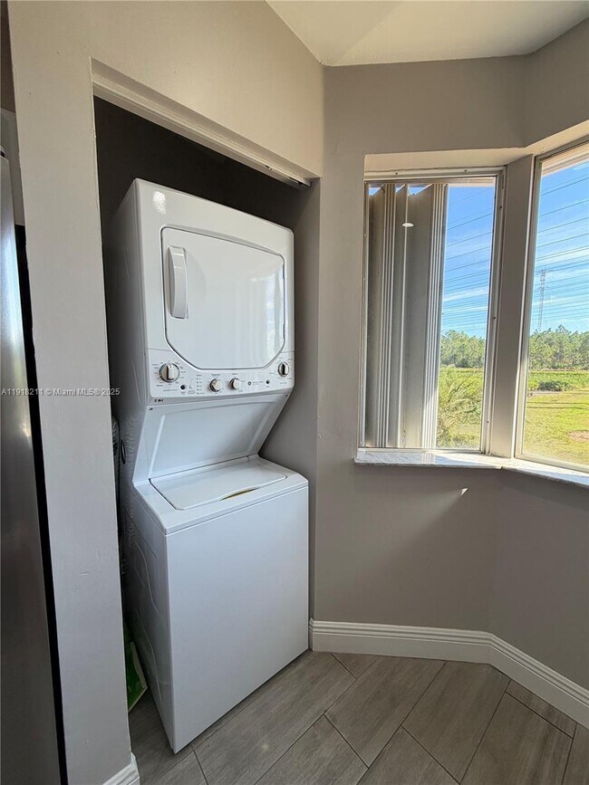 15501 SW 133rd Pl in Miami, FL - Building Photo - Building Photo