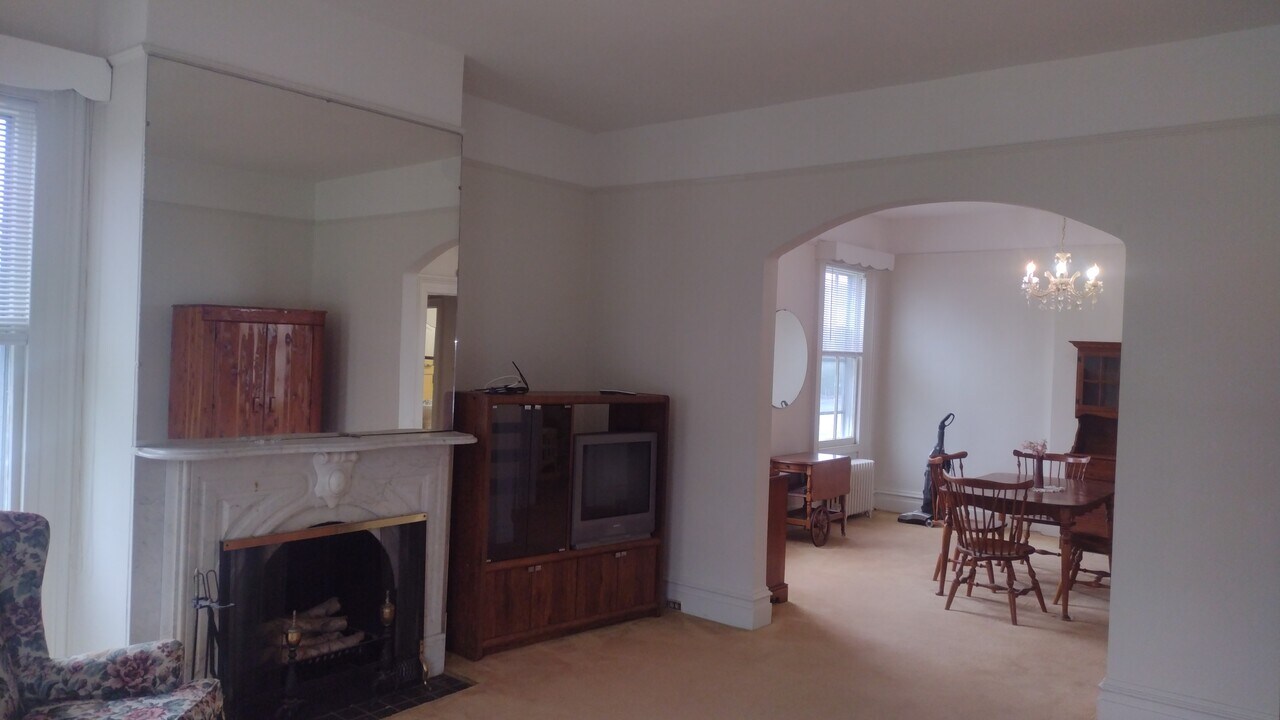61 Main St, Unit 1st floor oor in South Bound Brook, NJ - Building Photo