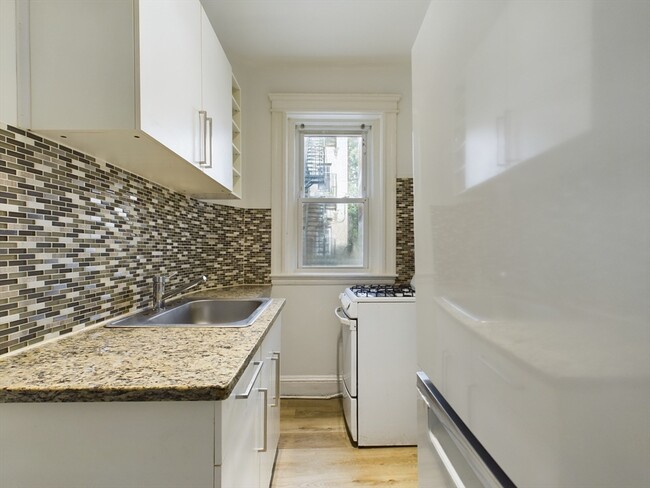 1845 Commonwealth Ave, Unit #6 in Boston, MA - Building Photo - Building Photo