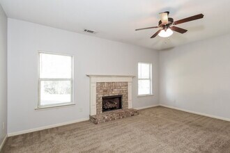 766 Helm Ln NW in Kennesaw, GA - Foto de edificio - Building Photo