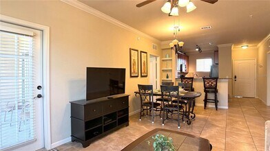 901 Charo Pkwy in Davenport, FL - Foto de edificio - Building Photo