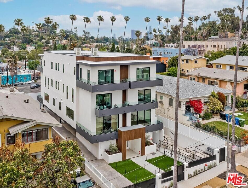 1436 Edgecliffe Dr in Los Angeles, CA - Building Photo
