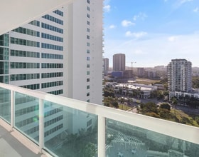 1800 N Bayshore Dr, Unit 2006 in Miami, FL - Building Photo - Building Photo