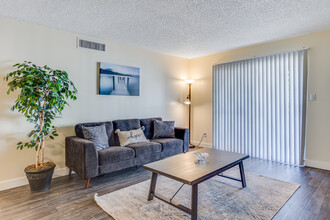 Lemon & Pear Tree Apartments in Mesa, AZ - Foto de edificio - Interior Photo