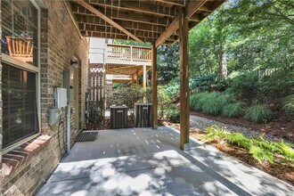 1059 E Paces Ct in Atlanta, GA - Building Photo - Building Photo