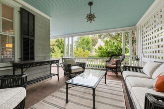 203 Riverside Ave in Greenwich, CT - Building Photo - Building Photo