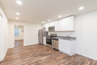 2132 Grafton Dr in Wilmington, DE - Building Photo - Building Photo