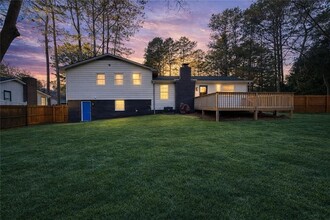 3210 Ebenezer Rd NE in Marietta, GA - Foto de edificio - Building Photo