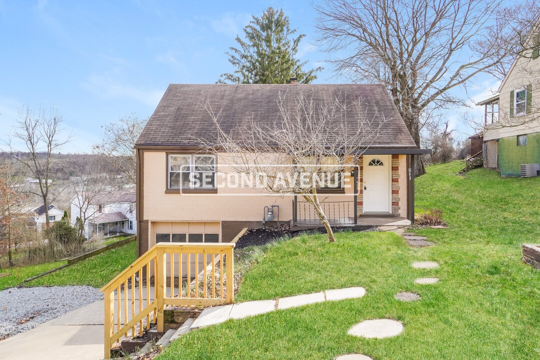 223 Auburn St in Penn Hills, PA - Building Photo