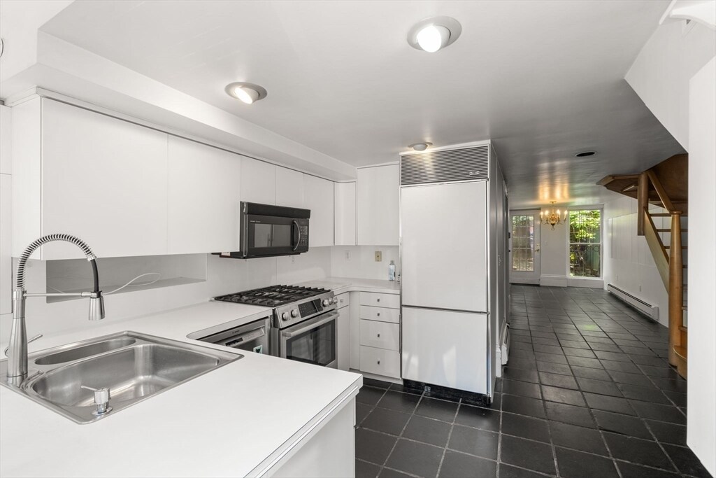 93 West Cedar St, Unit A in Boston, MA - Building Photo