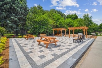 Edinburgh Manor Apartments in Burlington, ON - Building Photo - Building Photo