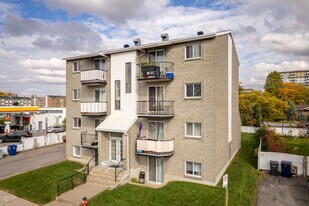 575 Laval Boul in Laval, QC - Building Photo
