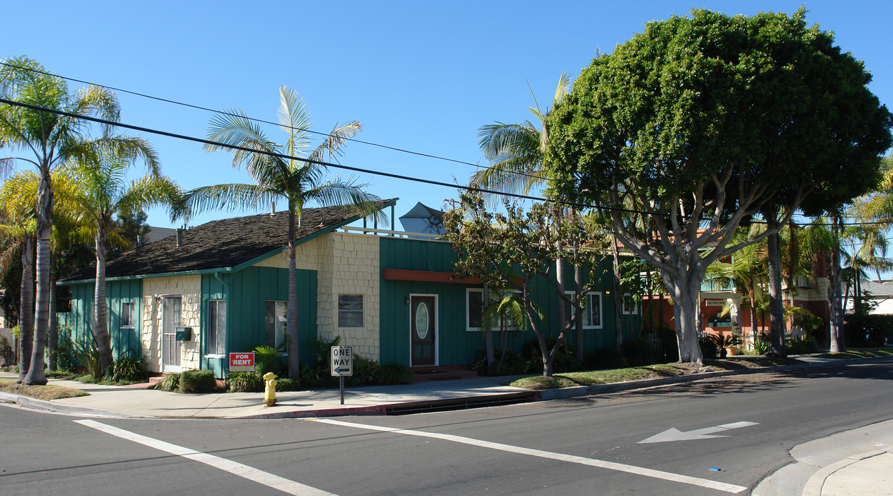 Sea Side Court in Seal Beach, CA - Foto de edificio