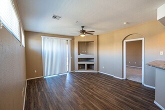 705 W Queen Creek Rd in Chandler, AZ - Building Photo - Building Photo